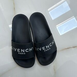 Givenchy slides size 30